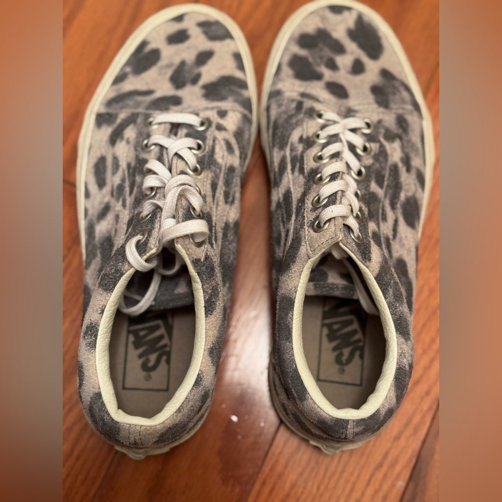 Snow Leopard Vans! Cutest Sneakers & never worn so excellent/new condition sz 7
